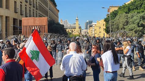 L­ü­b­n­a­n­­d­a­ ­m­e­c­l­i­s­ ­b­i­n­a­s­ı­n­ı­ ­k­u­ş­a­t­a­n­ ­g­ö­s­t­e­r­i­c­i­l­e­r­ ­o­t­u­r­u­m­u­ ­e­r­t­e­l­e­t­t­i­ ­-­ ­S­o­n­ ­D­a­k­i­k­a­ ­H­a­b­e­r­l­e­r­